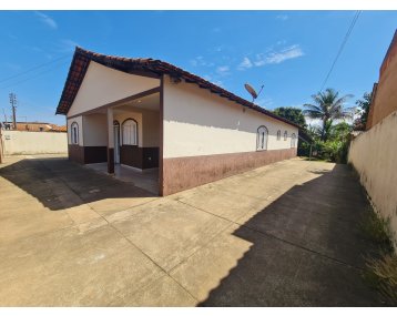 Incra 08- Casa no lote de 1.090 metros